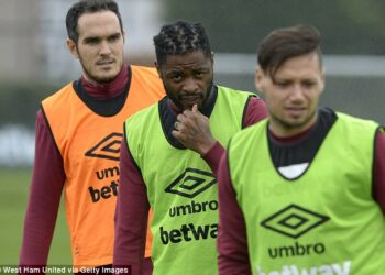 PL : Song encore sur la banquette, Bassong de retour