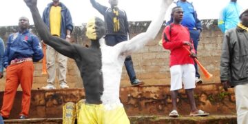 Racing-Yosa : Vives échauffourées entre les supporters