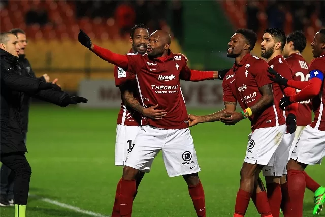 Bekamenga double buteur, Mandjeck passeur