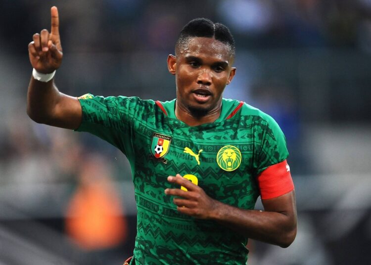 Une super coupe Samuel Eto’o dans un village?