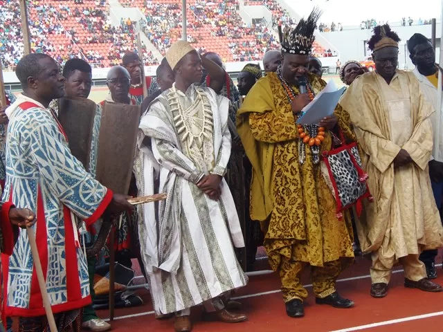 Bidoung Mkpatt dribble le chef Bafoussam