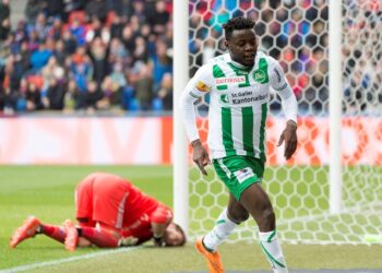 Salli marque et perd