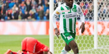 Salli marque et perd