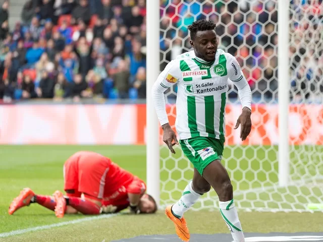 Salli marque et perd