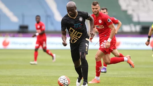 Turquie: Wébo a encore doublé, Itandje s’est fait mitrailler
