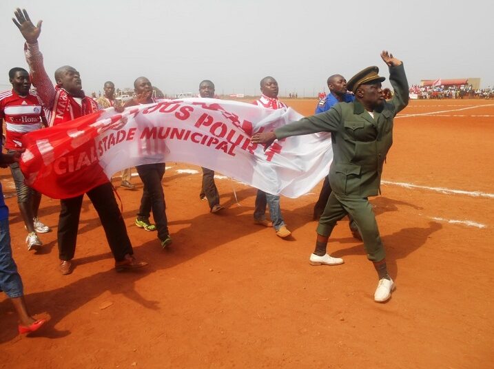 Racing de Bafoussam : Le staff technique sur un fauteuil éjectable