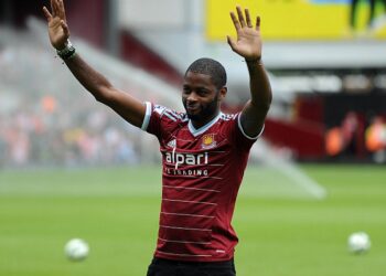 Alex Song : la tête au Barça, l’esprit ailleurs