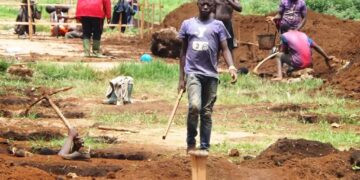 Bamenda Olympic Stadium: On creuse les fondations à la pioche