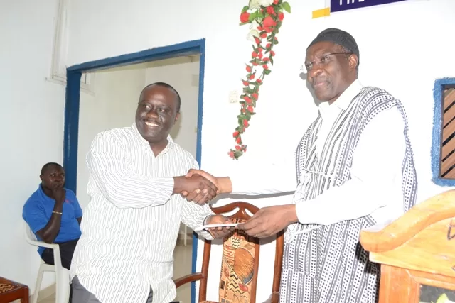 Christopher Fomunyoh vole au secours de Pwd de Bamenda