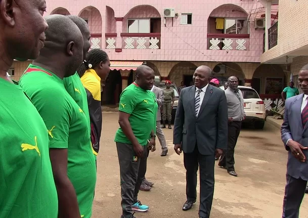 AFCON 2016 : SW Governor Bernard Okalia Bilai visited the Lionesses