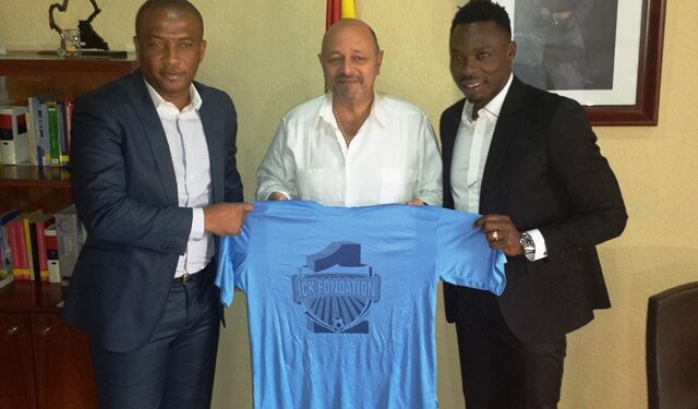 Visite : Carlos Kameni chez l’Ambassadeur d’Espagne