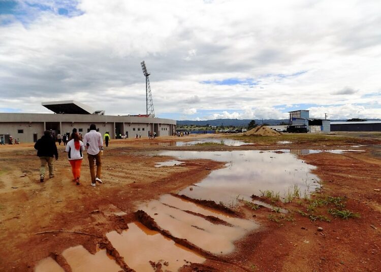 Les deux visages du stade omnisports de Bafoussam