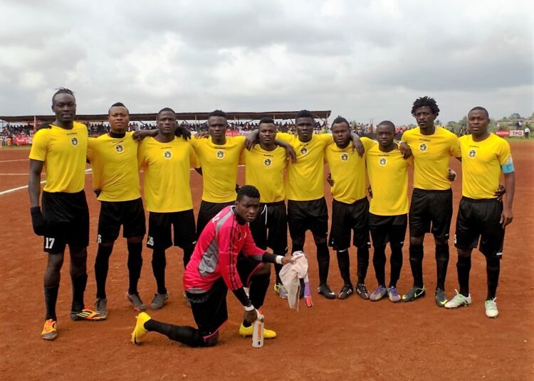 Ligue 1: Aigle serre Racing entre ses ailes