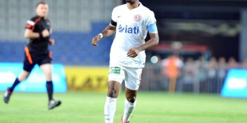 Le capitaine Eto’o marque, mais son navire coule