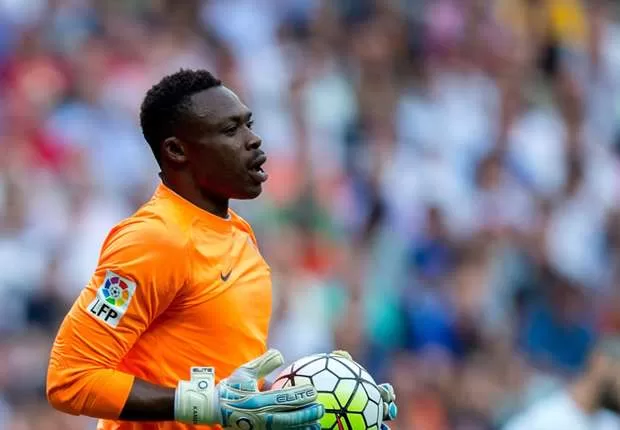 Lions Indomptables : Carlos Kameni tacle Broos