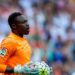 Lions Indomptables : Carlos Kameni tacle Broos