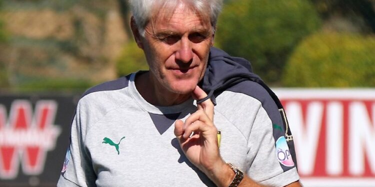 Hugo Broos : «the host country is not easy»
