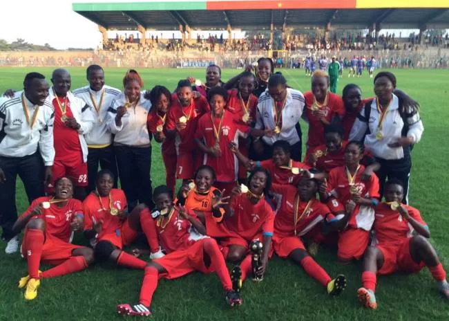 Foot féminin : les Louves remportent encore la Coupe