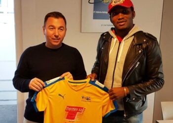 Djemba-Djemba signe à Vallorbe-Ballaigues