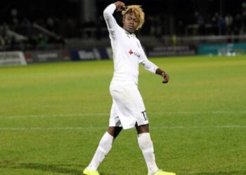 C1 : Enganamouit marque 2 buts en 1 minute