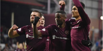 Ecosse : Arnaud Djoum double passeur