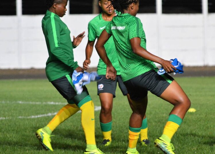 1/2 finale: Ultime entrainement des sud-africaines à Buéa (en mages)