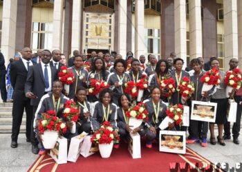 Hommage : Aux héroïnes, la patrie reconnaissante