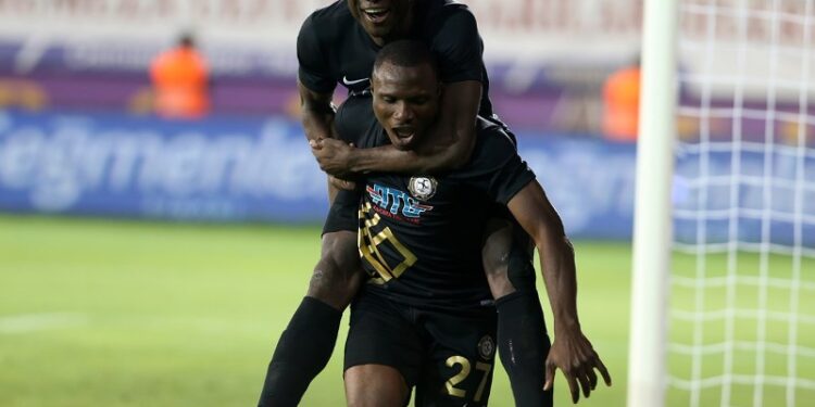 Turquie : Kweuke marque, Wébo double face à Chedjou