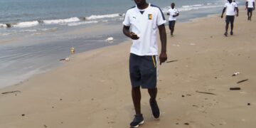 Les Lions indomptables à la plage avant le festin