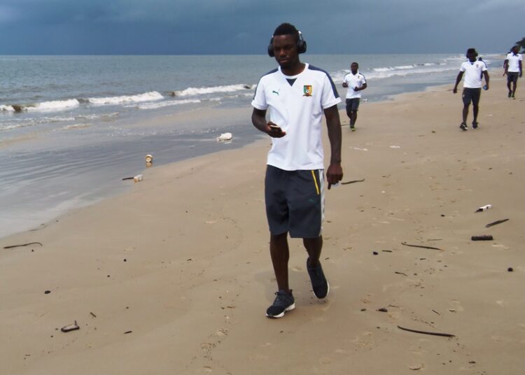 Les Lions indomptables à la plage avant le festin