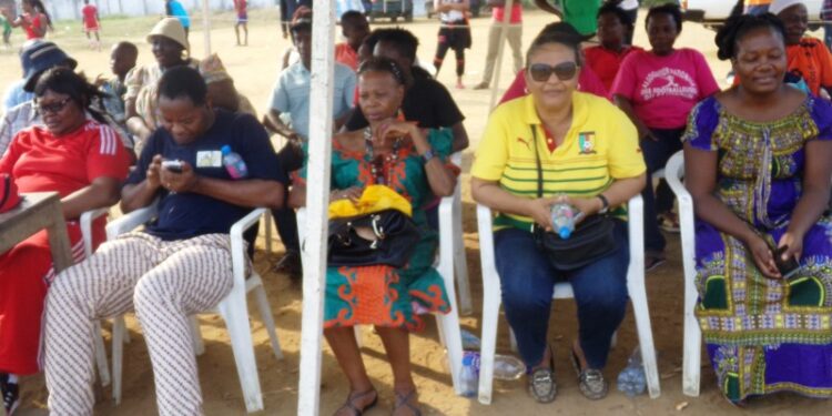 Caïman   fille  de Douala  en première division