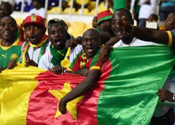 Une foule de supporters en liesse accueille les lions à Franceville au Gabon (vidéo)