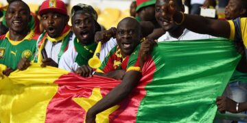 Une foule de supporters en liesse accueille les lions à Franceville au Gabon (vidéo)