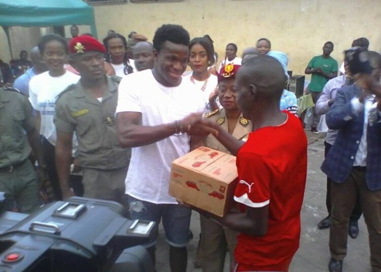 Fabrice Ondoa au chevet des prisonniers de Kondengui