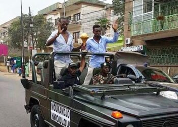 Les Champions paradent dans la ville de Yaoundé