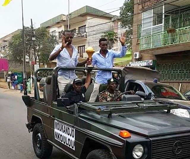 Les Champions paradent dans la ville de Yaoundé