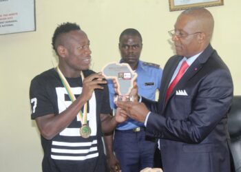 Christian Bassogog,  citoyen d’honneur à  Douala 2ème
