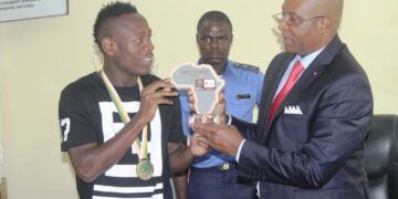 Christian Bassogog,  citoyen d’honneur à  Douala 2ème