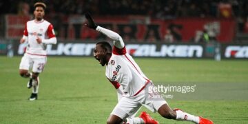 Allemagne : Zoua buteur et passeur, Kom voit rouge