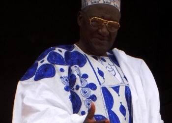 Le Sultan Njoya rend hommage aux Lions