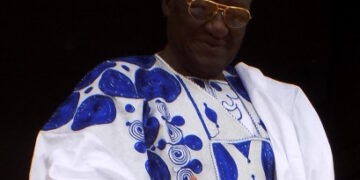 Le Sultan Njoya rend hommage aux Lions