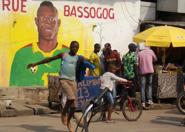 Christian Bassogog érigé en héros à Douala