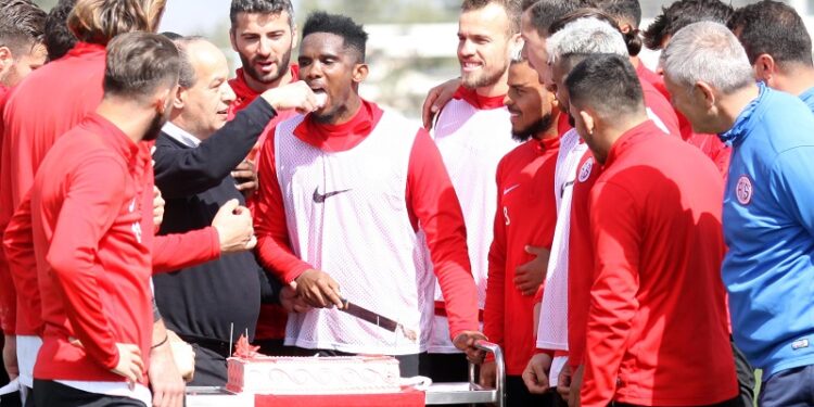 Turquie: Samuel Eto’o prend un bain de gâteau