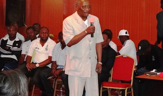 Une équipe, mille dirigeants, mille problèmes