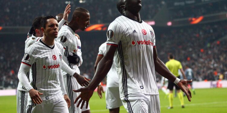 UEFA: Aboubakar frappe encore puis est expulsé