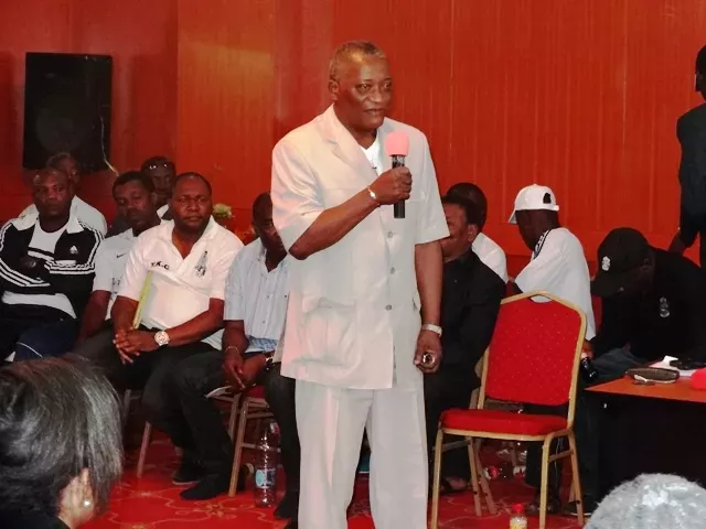 Une équipe, mille dirigeants, mille problèmes