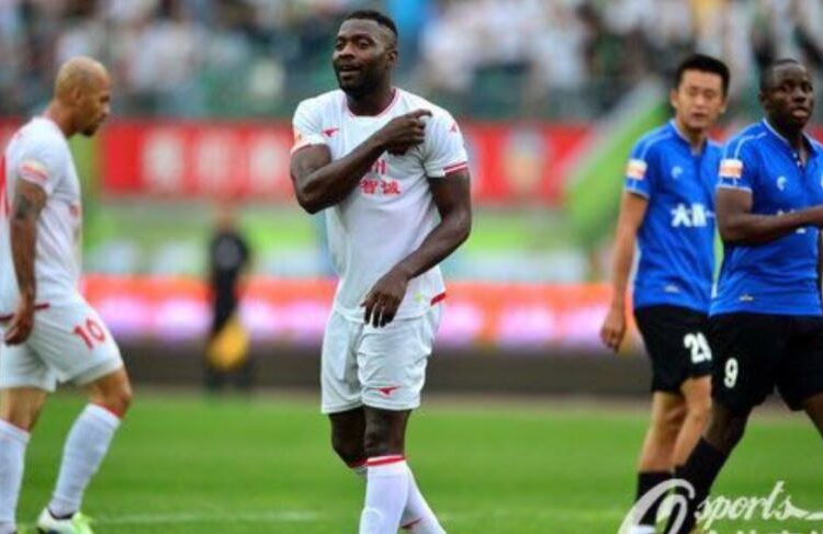 Chine : Yves Ekwalla en noir et blanc