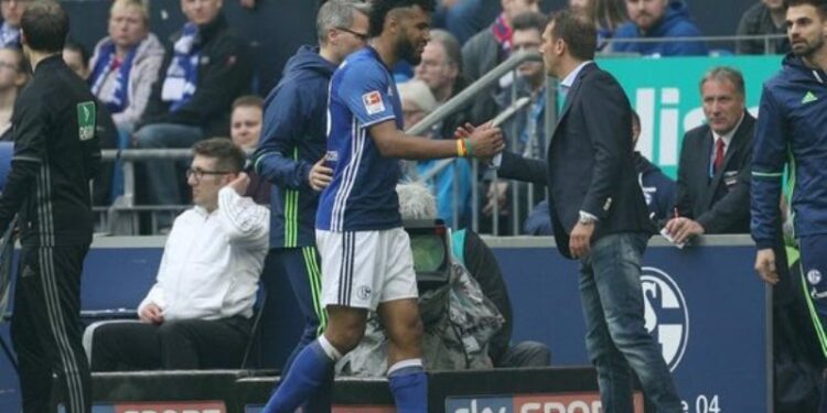 Schalke 04 : Choupo-Moting blessé au genou