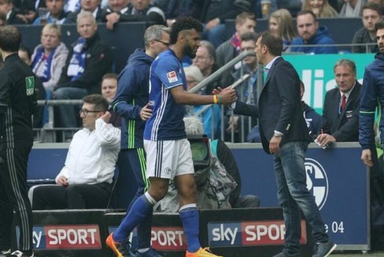 Schalke 04 : Choupo-Moting blessé au genou