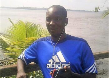 Lambert Eyebe casse son sifflet